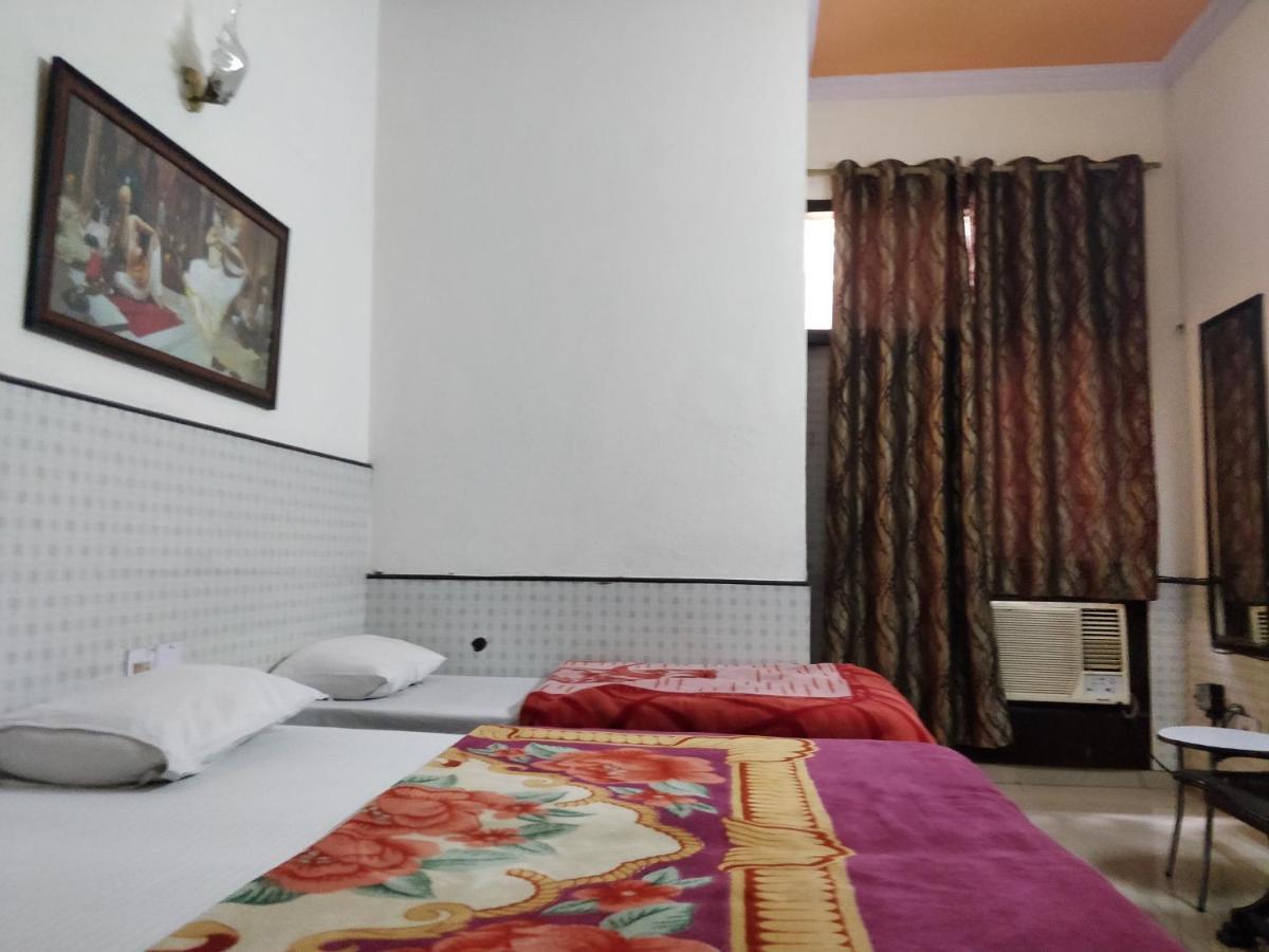 Hotel Hi Life- By Rsl Hospitality Nueva Delhi Exterior foto