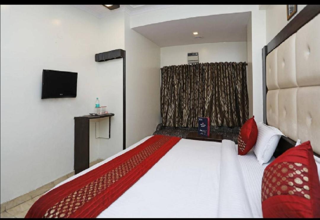 Hotel Hi Life- By Rsl Hospitality Nueva Delhi Exterior foto